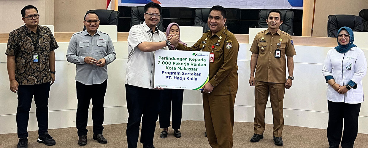 Optimalkan Program CSR: Kalla Toyota Bekerjasama dengan Ombudsman RI Serahkan Kajian untuk Pekerja Informal di Makassar.